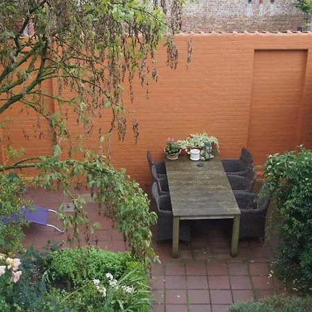 Bed and breakfast Next Door Brujas