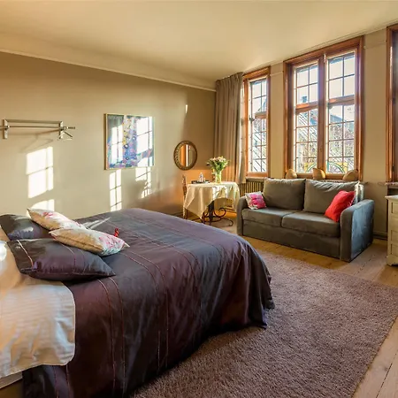Next Door Bed and breakfast 4*