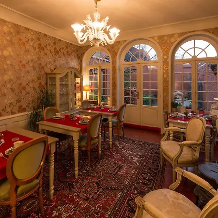 Next Door Bed and breakfast